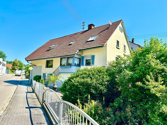 Freistehendes Einfamilienhaus mit möglichem Bauplatz / wunderschönem Garten