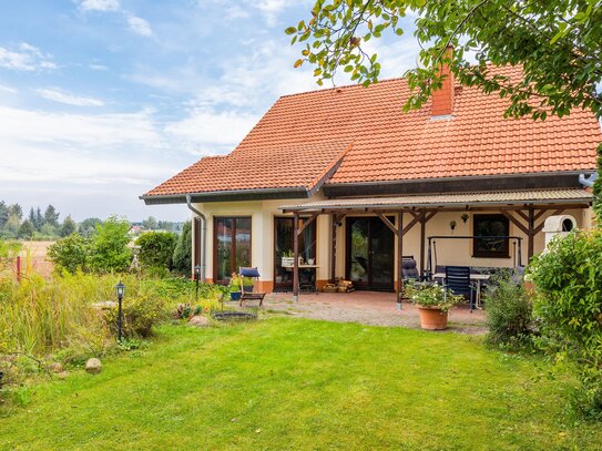 Fußbodenheizung, Gästebad mit Dusche, Kamin, Rollladen, Garagen usw.: Einfamilienhaus in Storkow