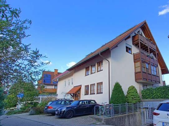 Kirchzarten - Ruhig gelegene 3-ZW mit EBK, Balkon und Wintergarten