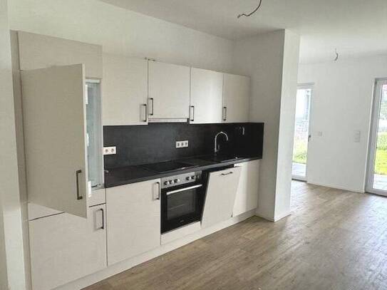 Schöne 2-Zimmer-Erdgeschosswohnung mit Terrasse und kleinem Garten