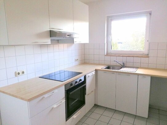 !! Einbauküche in 2-Zimmer-Wohnung mit Balkon, Aufzug und TG-Stellplatz !!