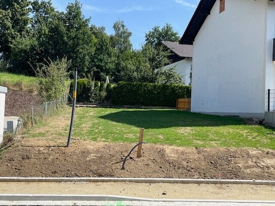 sonniges Baugrundstück mit genehmigten Plan