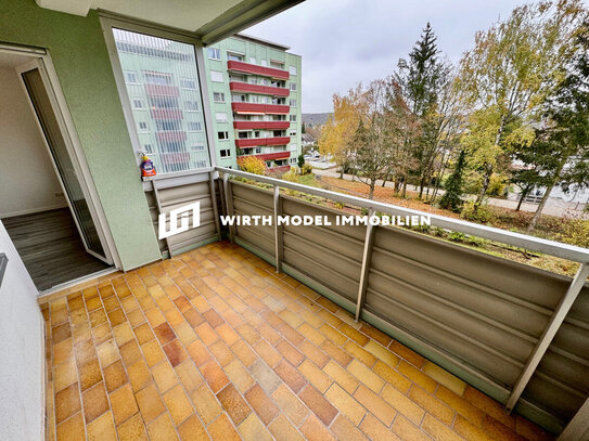 Sanierte Drei-Zimmer-Wohnung mit Balkon und Garage