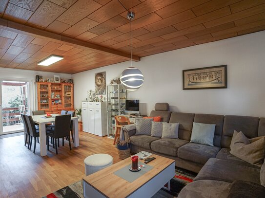 Freistehendes, modernisiertes Einfamilienhaus mit schöner überdachter Terrasse mit Blick in den gepflegten Garten, Gara…