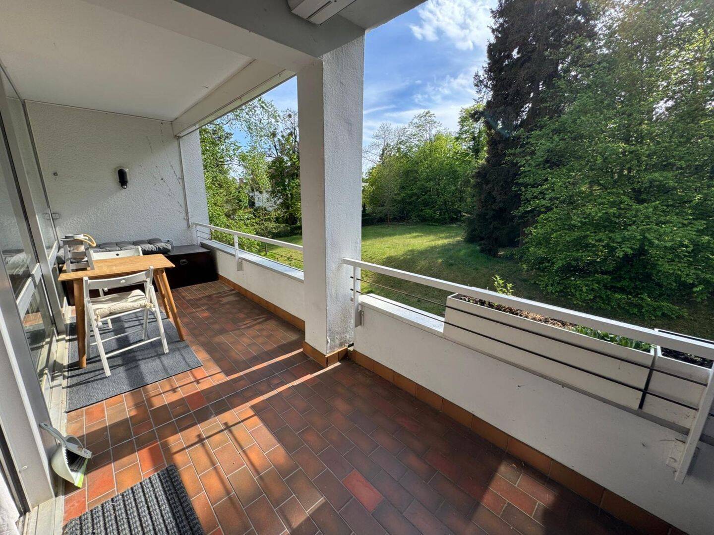 Helle und moderne Wohnung im Grünen für zwei Jahre zu vermieten - Foto 1
