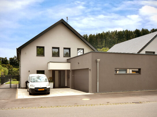 "Alles im Lot" lautet die modern-perfekte Devise zu dem Haus in Roth an der Our