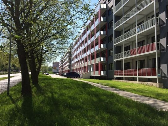 Moderne 3 Raum Wohnung mit großem Balkon