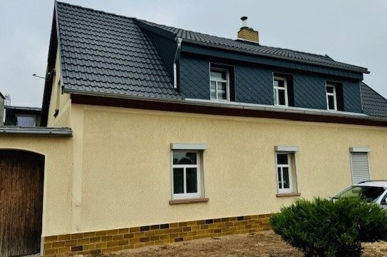 Modernisiertes Einfamilienhaus + Nebengebäude mit Potential