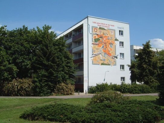 Schöne 3,5 Zimmer Wohnung, Balkon, Fahrstuhl, Badewanne, Abstellraum, Küche mit Fenster