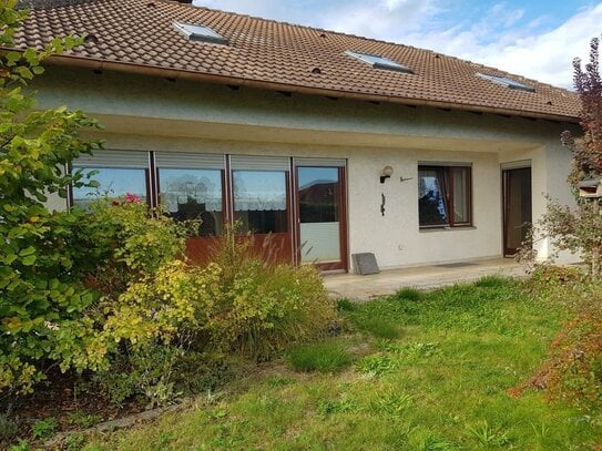 Alter Bungalow mit viel Wohnfläche zum Sanieren in Aindling