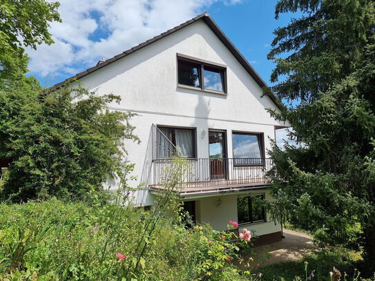 Gepflegtes geräumiges Haus mit großem Garten