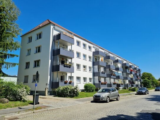 ***helle 4-Raumwohnung mit Balkon***