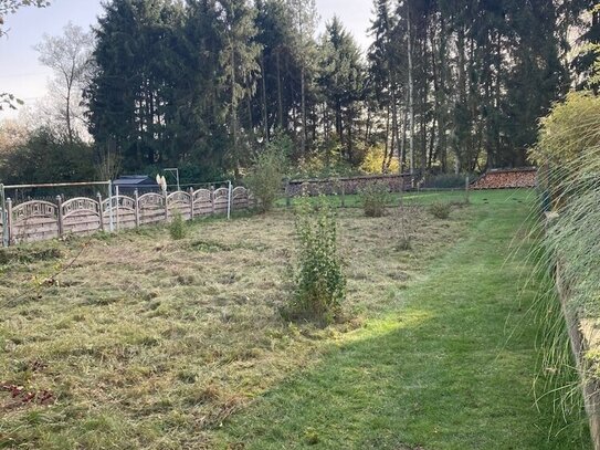 Saarwellingen: Offenes Grundstück als Baulücke, 489 m² in Südlage, bereit zum Bebauen.