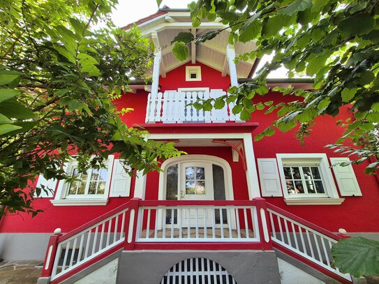 Einzigartiges Einfamilienhaus im Villenstil mit besonderem Flair - uneinsehbarer Garten, Pool, Werkstatt u.v.m