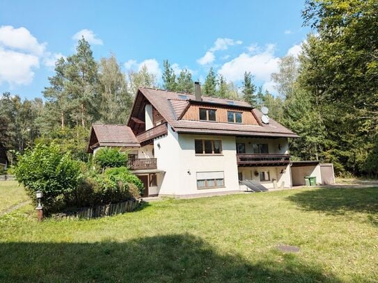 Attraktives Zweifamilien-/Mehrgenerationenhaus mit traumhaftem Blick auf Wald und Weiher