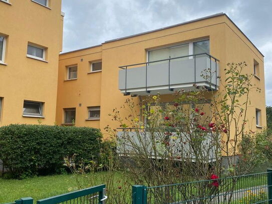 Kleine Wohnung mit Balkon + Tiefgarage Stellplatz Berlin Zadekstraße