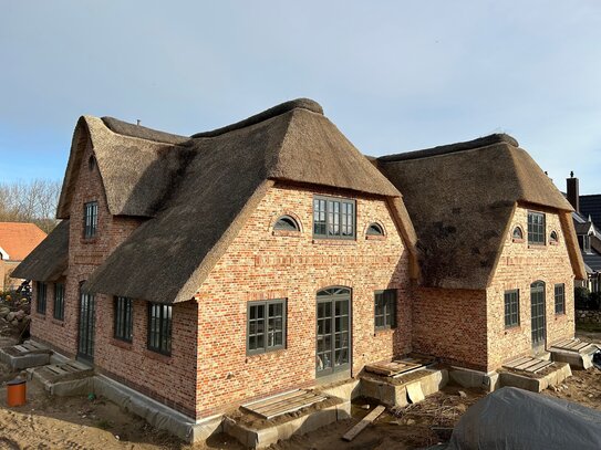 Sylt-Wenningstedt Neubau Doppelhaushälfte unter Reet