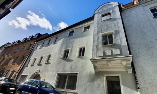 Denkmalschutz - Mehrfamilienhaus mit 11 Wohnungen und 1 Büro im westlichen Altstadtbereich Regensburg (Westnerwacht)