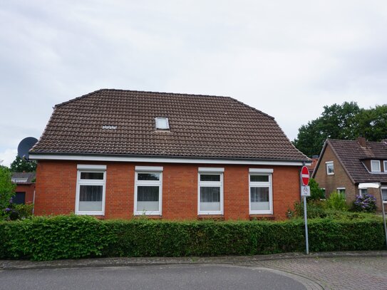 ...Einfamilienhaus mit großem Garten in bester Lage