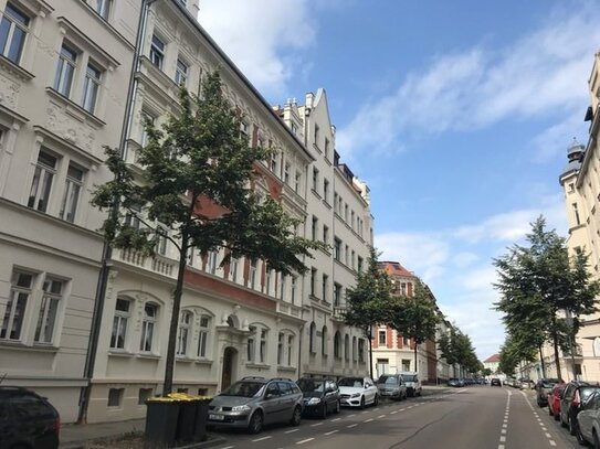 Gohlis* gepflegtes MFH* helle 2 Zimmer-DG-Wohnung *Tageslichtbad mit Wa + Du * Kamin*