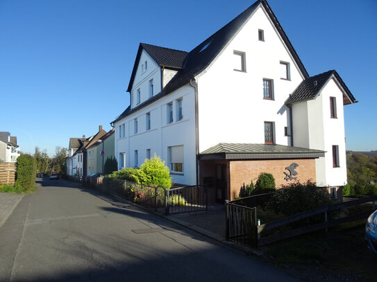 Schöne 3,5-Zimmer-Wohnung mit Balkon im Erdgeschoss eines 3-Familienhauses in Wetter-Grundschöttel zu vermieten