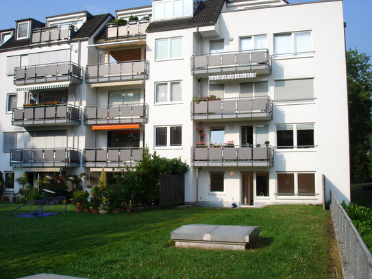 PRIVATVERKAUF: Helle, moderne 3 Zim. Etagenwohnung mit Terrasse und TG Stellplatz