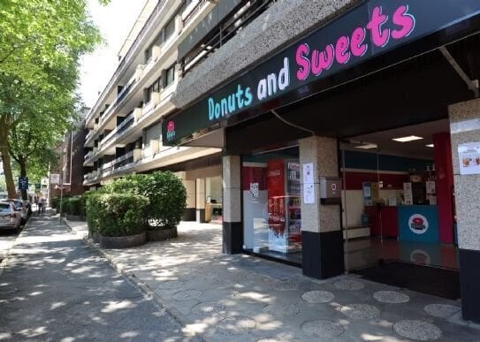 Vermietetes Ladenlokal mit großer Schaufensterfront in Ratingen-Mitte!