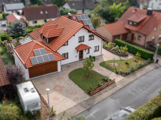 Einzugsbereit - gepflegtes Zweifamilienhaus mit großem Garten