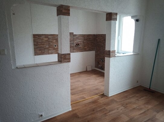 **moderne helle 3,5-Raum-Wohnung**