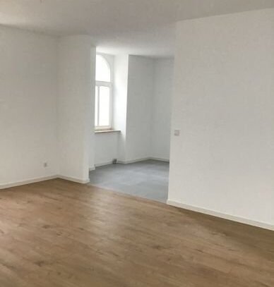 2,5 Zimmer im Erdgeschoss - offene Küche, großes Bad mit Fenster- in der Altstadt nahe Schloss - energetisch mit Wärmep…