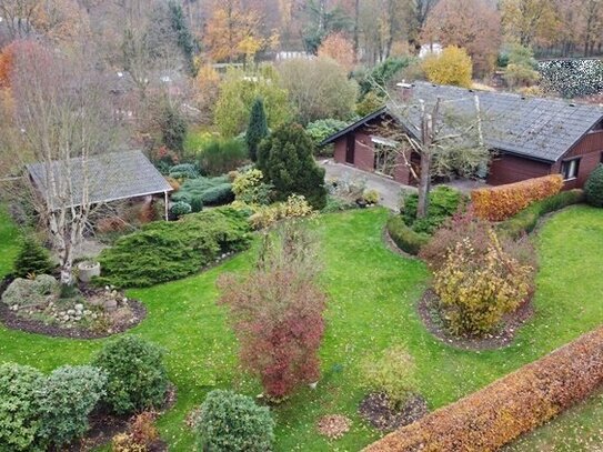 immo-schramm.de: Winkelbungalow als Holzhaus auf herrlichem Grundstück