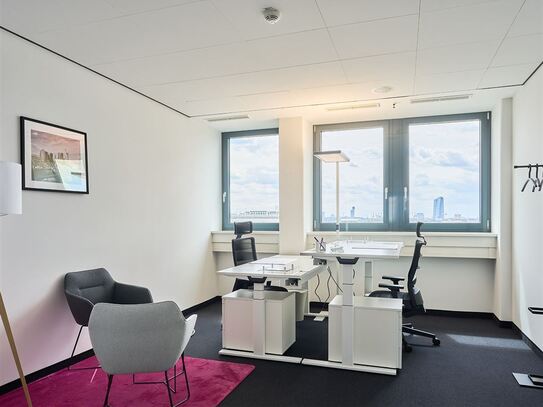 Büro im stilvollen Office Center mit Skylineblick, risikofrei, monatlich kündbar