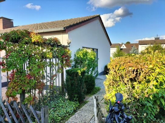 Jung kauft alt! Ärmel hochkrempeln und sanieren! Ebenerdiges Wohnen im Bungalow in ruhiger Lage BI-Jöllenbeck!