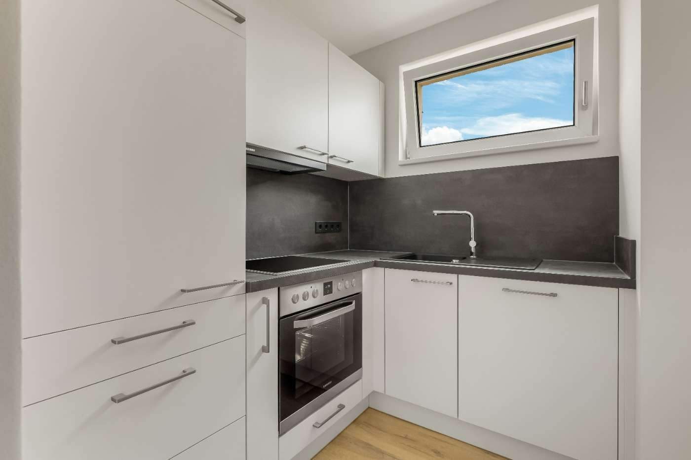 Nachmieter gesucht! Sanierte 2-Zimmer-Wohnung mit EBK & Balkon - Photo 1