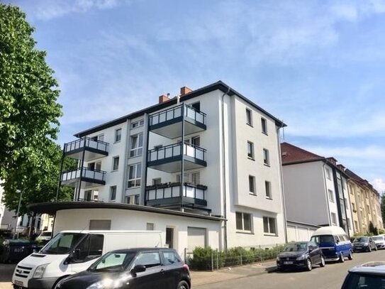 Schöne 3 Raum Wohnung mit großem Balkon