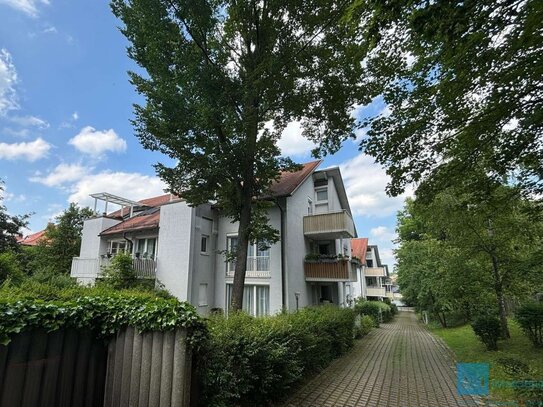 Schmucke Dachgeschosswohnung mit Balkon, Dachterrasse und Stellplatz in der Weimarer Südstadt!