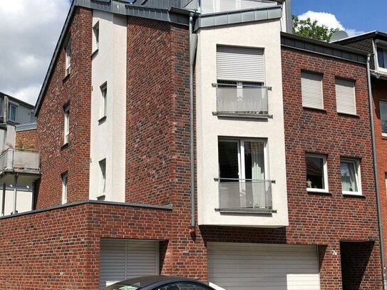 Sehr gut gelegene 86 qm, 3ZKDBWC Etagenwohnung mit Garten und Garage in Würselen-Mitte zu vermieten.