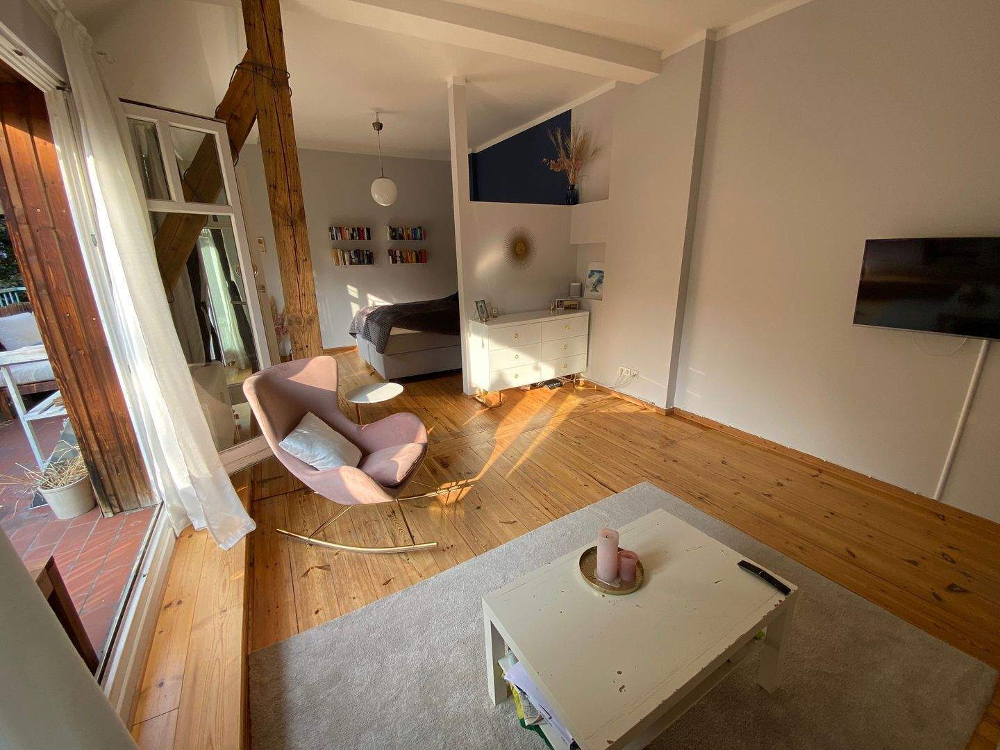 Gepflegte, helle 1,5-Raum- Atelier-Wohnung mit zwei Balkonen im Herzen von Wilmersdorf - Foto 1