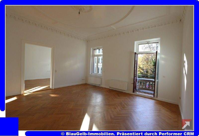 Großzügig & stilecht: Stuck, Parkett, Tageslichtbad