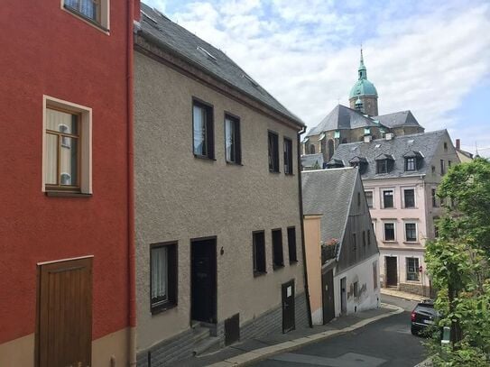 Stark sanierungsbedürftiges Einfamilienhaus mit Einliegerwohnung und Nebengebäude in Annaberg-Buchholz (Handwerkerobjek…