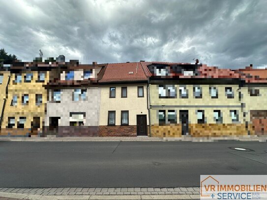 Herzlich Willkommen in diesem charmanten Reihenmittelhaus mit grüner Gartenoase in 98634 Wasungen!