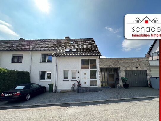 SCHADE IMMOBILIEN - Teilvermietetes Zweifamilienhaus mit großem Garten, Dachterrasse sowie Garage!