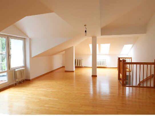 helle, schöne 3 Zimmer Maisonettewohnung, 2 Balkone, Stellplatz