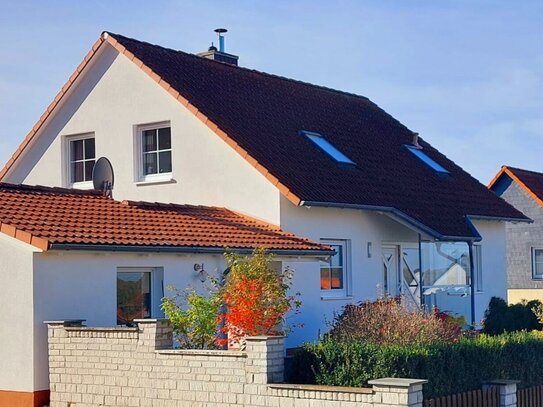 Schönes freistehendes EFH mit Garage und Keller