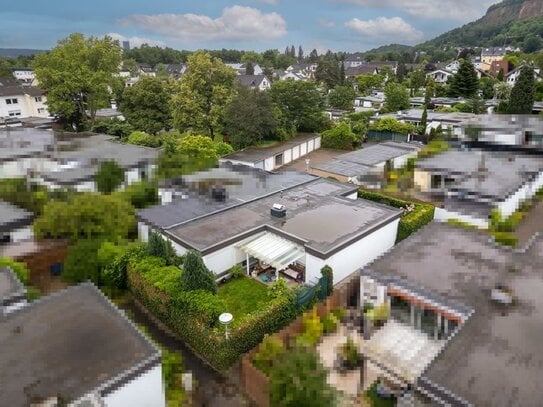 500 m bis Bonn-Oberkassel, Bungalow mit sonnigem Südgarten und Blick auf die Hardt in ruhiger Lage