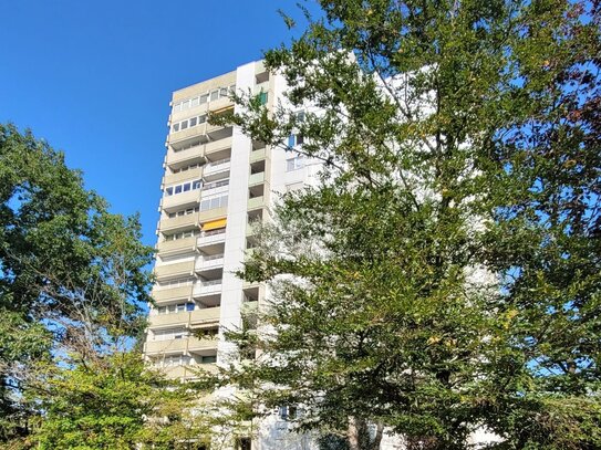 Familienfreundliche frisch renovierte 4-Zimmerwohnung mit Balkon und Fernblick