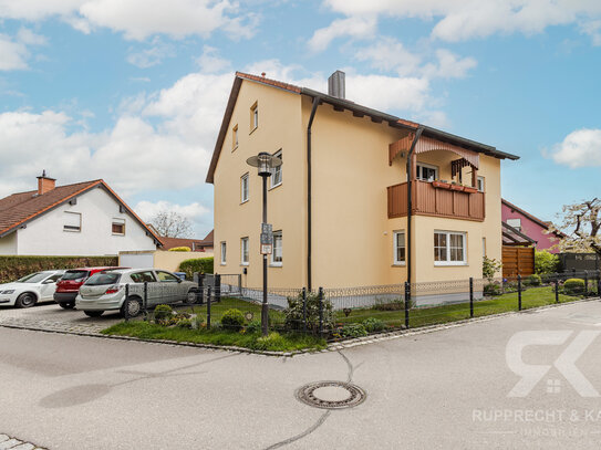 Moderne u. effiziente 2-Zimmer-Dachgeschoßwohnung mit EBK in schönster Siedlung am Hammerweg/Weiden