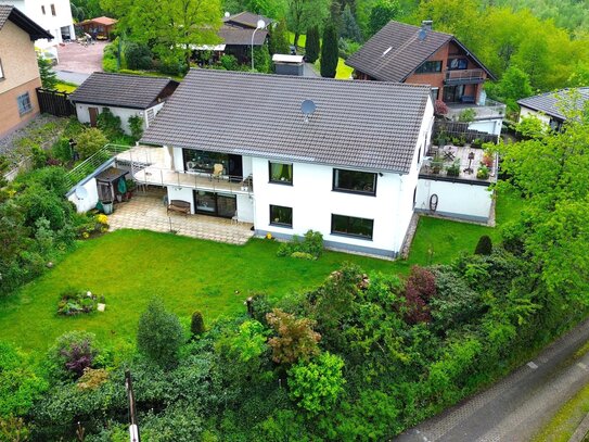 Helles Einfamilienhaus mit Südgarten und Weitblick in begehrter Lage!