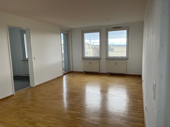 Top geschnittene 2 Zimmer Wohnung mit Balkon und EBK!