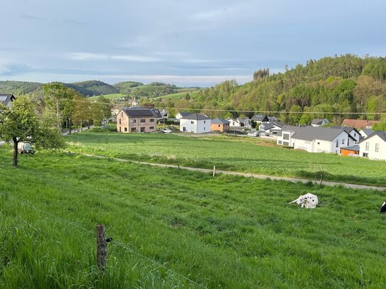 Idyllisches Eckgrundstück zu verkaufen.